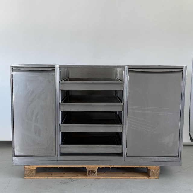Arbeitskorpus mit Flügeltürschrank und Tassenschubladen, 1405 mm